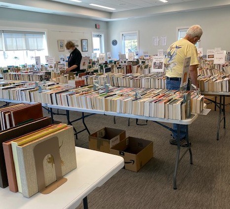 book sale4 2022.jpg