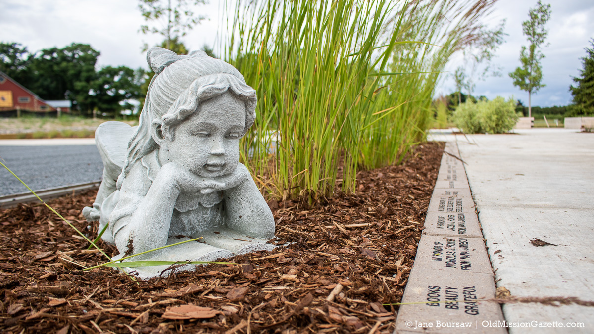 Childrens-Garden-Library-10.jpg